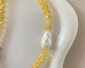 Collar de cristal amarillo y perlas naturales