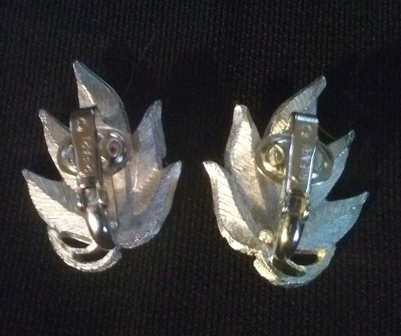 Vintage Crown Trifari brushed silver leaf brooch and earrings demi parure