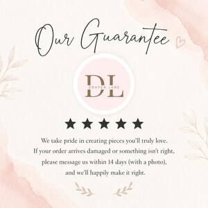 Puede incluir: Gr&aacute;fico con el texto "Our Guarantee" y un logotipo rosa y dorado que dice "DL DRAPER LANE". Debajo del logotipo hay cinco estrellas negras. El texto de abajo indica la pol&iacute;tica de garant&iacute;a.