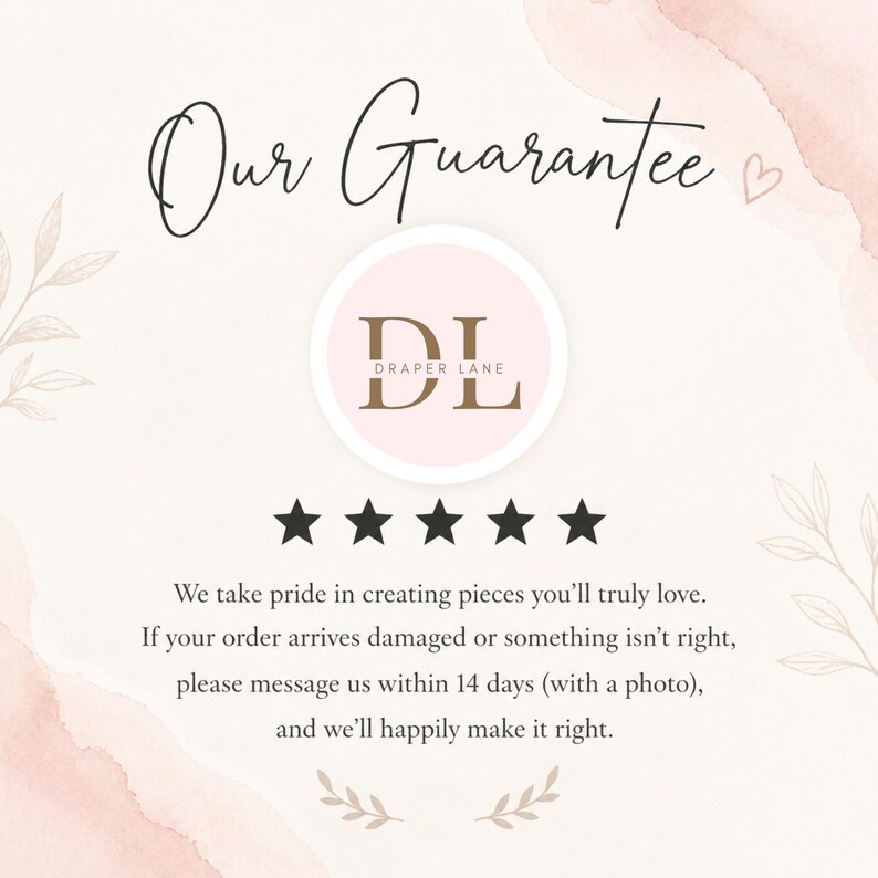 Puede incluir: Gr&aacute;fico con el texto "Our Guarantee" y un logotipo rosa y dorado que dice "DL DRAPER LANE". Debajo del logotipo hay cinco estrellas negras. El texto de abajo indica la pol&iacute;tica de garant&iacute;a.
