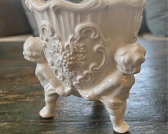Vintage-Engelchen-Porzellan-Pflanzer - Klassisches Europäisches Revival - Figurales Gefäß - 14 cm hoch