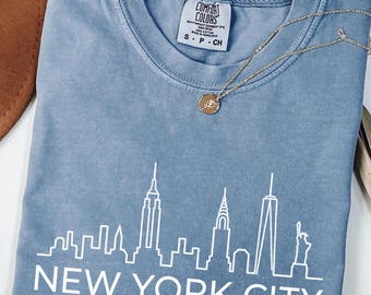 T-shirt Comfort Colors® avec les toits de la ville de New York, chemise NYC EST 1624, t-shirt dessin au trait urbain minimaliste, cadeau souvenir de voyage à Manhattan