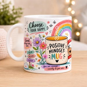 以下が含まれることがあります： 虹、花、そして「Choose Your Happy」と「Positive Mindset Mug」という言葉が特徴の、カラフルなデザインの白いセラミックマグ。 マグカップは湾曲したハンドルを持ち、インスピレーションを与えるフレーズで飾られています。