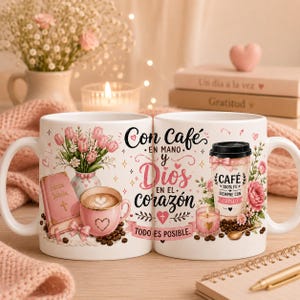 K&ouml;nnte beinhalten: Ein wei&szlig;er Keramikbecher mit einem rosa Grafikdesign, das einen Tulpenstrau&szlig;, eine Bibel, eine Kaffeetasse und einen Kaffeebecher zeigt. Der Text lautet Con Caf&eacute; en mano y Dios en el coraz&oacute;n, todo es posible, Caf&eacute; 100% fe siempre con Cristo.