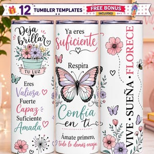 Peut inclure: Trois gobelets cylindriques blancs ornés d'illustrations de fleurs et de papillons avec des textes en espagnol. Les motifs incluent des phrases comme Deja brillar tu luz, Ya eres suficiente et Vive, Sueña, Florece, avec des tons rose, violet et bleu.