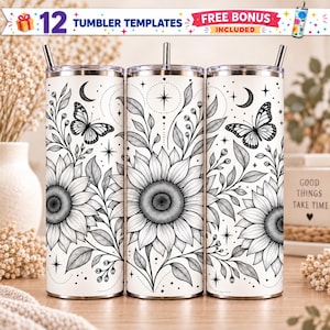 Può includere: Tre bicchieri cilindrici con sfondo bianco caratterizzati da un design a linee nere di girasoli, farfalle, lune crescenti e stelle. Ogni bicchiere ha un bordo argentato e una sottile cannuccia di metallo che sporge dal coperchio.