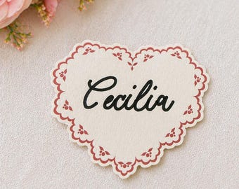 Tarjetas de mesa románticas con diseño de corazón y blonda – Tarjetas de nombre personalizadas para bodas / Decoración elegante para la mesa