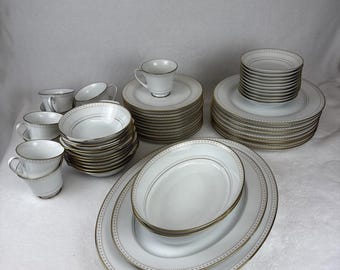 Noritake Barrington #2030 56-delige dinerset vintage kruispatroon goud en wit