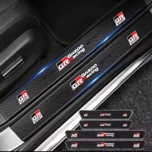 Protectores de umbral de puerta Gazoo Racing para Toyota GR (4 unidades) + tapas de válvula de neumáticos GR (4 unidades) para Corolla, Yaris, GR86 y Supra (Huilex).