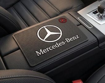 Tapete antiderrapante para painel Mercedes Benz, novo, para celular e óculos de sol, com 2 emblemas para janelas.