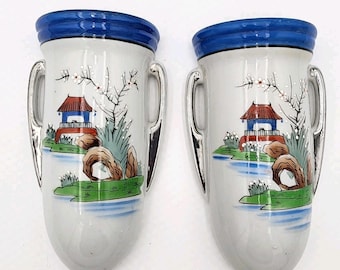 2 vintage chikusa keramische wandzakken met glanswerk handgeschilderd pagodelandschap