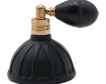 Frasco de perfume vintage com atomizador, em vidro preto canelado com detalhes dourados. Funcionando.