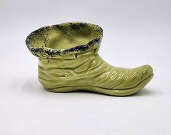 Maceta de cerámica verde vintage con forma de bota de elfo o duende, estilo MCM, kitsch y caprichoso, de 7 pulgadas.