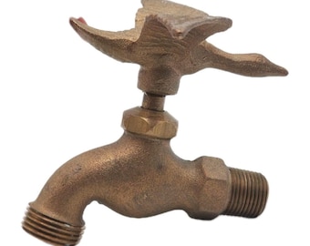 Grifo de jardín exterior con manija de ganso volador de latón vintage de 6,25 pulgadas.