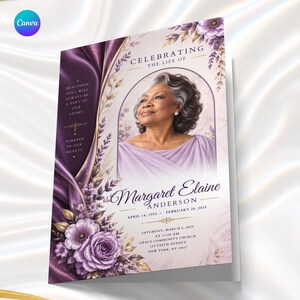 Op de afbeelding: Een uitvaartprogramma met een portret van een ouder persoon met grijs haar in een lichtpaarse top. Het ontwerp bevat donkerpaarse stoffen draperieën, lavendelkleurige bloemaccenten en de tekst Celebrating the Life of Margaret Elaine Anderson.