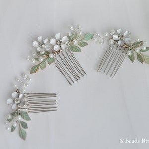 Green Leaf and Flower Hair Comb, Hand Painted Bridal Hair Comb, Rustic Wedding Hair Accessory, Boho Wedding Headpiece, Woodland Wedding Hair