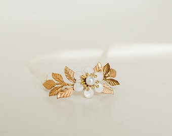 Gold Leaf Bracelet, Gold Flower Bracelet, Wedding Bracelet, Leaf Bracelet, White Flower Bracelet, Bridesmaid Bracelet, Leaf Bridal Bracelet