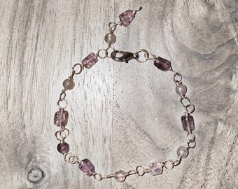 Pulsera de jade y amatista hecha a mano / Cristales de origen local / Joyería para la sanación y el equilibrio / Pulsera minimalista de cuentas