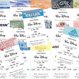 Può includere: Una collezione di biglietti Fastpass in stile vintage di Walt Disney World, con attrazioni come Space Mountain e Soarin'. Ogni biglietto include il nome dell'attrazione, "FASTPASS" e il logo Walt Disney. I biglietti sono datati 17 luglio 1955.