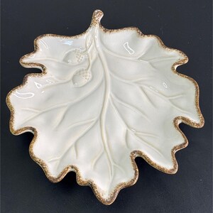 Pottery Barn Oak Leaf Salad/Dessert Plate acorns brown rim Approx 9.5" x 8.5" x 1.25" deep