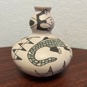 Vintage Mata Ortiz Pottery Vase Round Bottom Irma Villa Pot 4&quot; signed