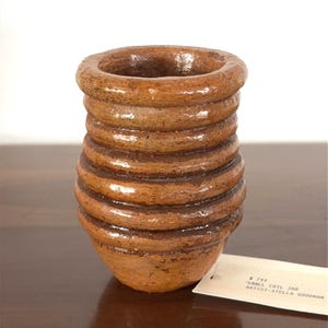 Vintage “Della Goodman” Navajo Dineh Pottery Vase Coiled Pot signed small