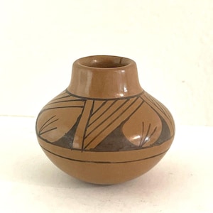 Vintage Mata Ortiz Art Pottery Miniature Vase / Pot Signed RPL 2.5&quot;