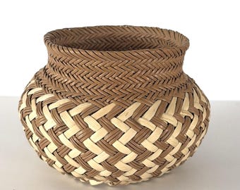 Vintage 2 tone Tarahumara Basket Handmade 4x5" Round