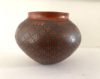 Vintage Mata Ortiz Mexican Clay Art Pottery Mexico Pot signed Favi Silveira
