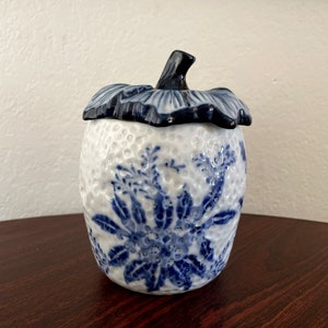 Blue White Melon Jar w Lid & Handle Porcelain Trinket Bowl Floral Hand Painted