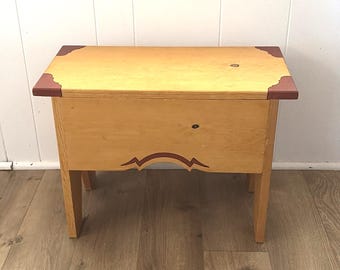 Vintage Solid Wood Bench 22x11x16" HP Detail