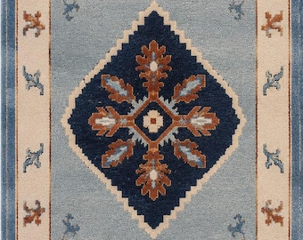 Handgeknüpfter blauer Oushak-Teppich, Wollteppich mit floralem Medaillonmuster
