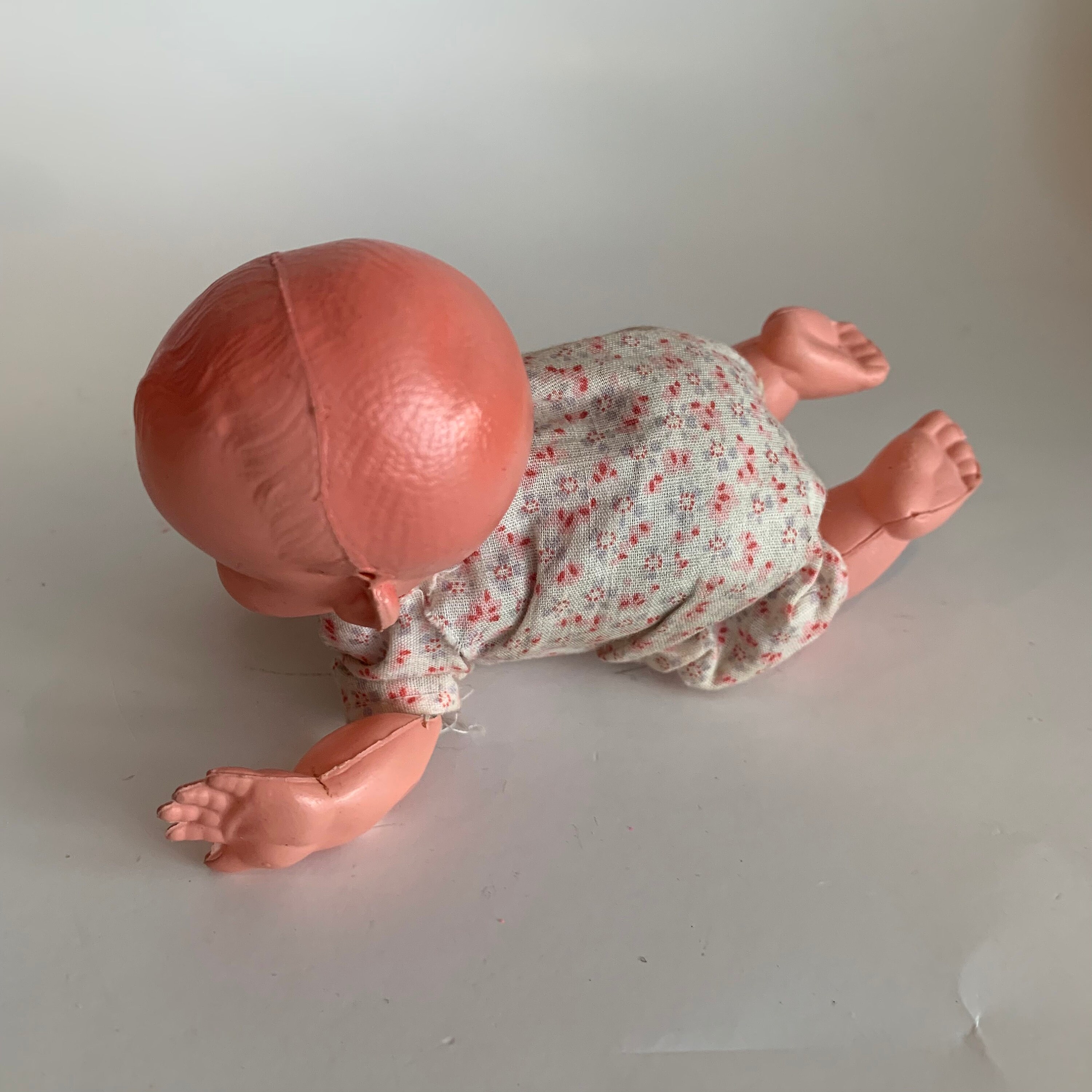 Amazon.co.jp: CRAWLING BABY セルロイド ゼンマイ式