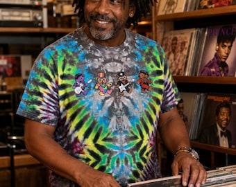 Handgjord tie dye-skjorta – Soul Bears: Descended from the One