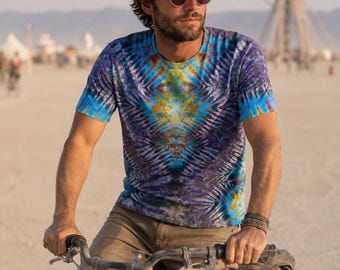 Handgjord tie dye-skjorta – Unik i sitt slag, tillverkad i USA