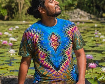 Handgjord tie dye-skjorta – Unik i sitt slag, tillverkad i USA