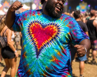 Handgjord tie dye-skjorta – Unik i sitt slag, tillverkad i USA