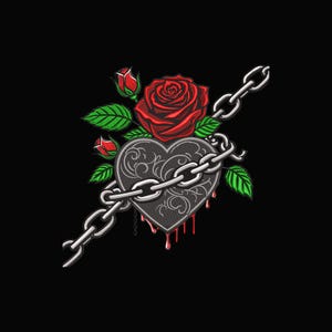 Könnte beinhalten: Grafische Illustration auf schwarzem Hintergrund mit einem grauen Herzen mit Zierschwüngen, durchbohrt von einer silbernen Kette. Eine rote Rose und zwei Knospen mit grünen Blättern sind über dem Herzen positioniert, mit roten Tropfen.