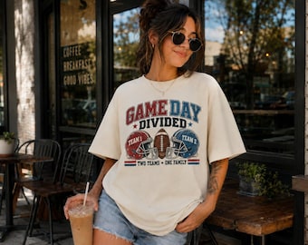 Sweat-shirt personnalisé « House Divided Two Team », T-shirt personnalisé pour rivalité footballistique, Cadeau familial pour les jours de match, T-shirt personnalisé pour deux équipes de football universitaire