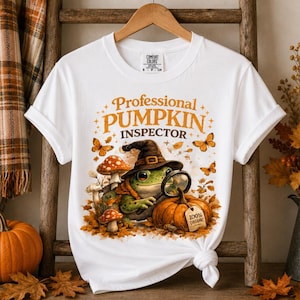 Professionell pumpa inspektör komfortfärger skjorta, rolig Halloween groda t-shirt, Cottagecore höst t-shirt, häxig höstgåva