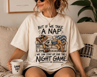 T-shirt de football Comfort Colors, T-shirt humoristique pour les jours de match, T-shirt pour la saison de football, T-shirt pour les matchs en nocturne, Cadeau pour les fans de football, T-shirt sports d'automne