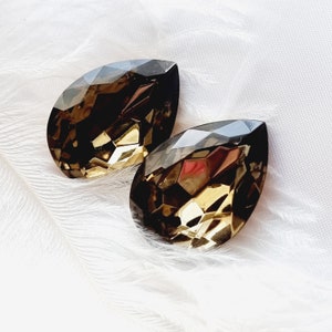 Vintage glass jewel, Pear shape cabochon, Brown topaz color, Faceted drop shape stone, Fancy stone for gluing, Size 25x18 mm, Lot of 1 pcs