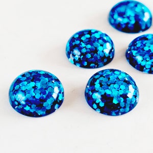 Cabochon en résine bleue, Pierres bleu vif à coller, Intérieur du cabochon bleu pailleté, Forme ronde, Taille 12 mm, Lot de 6 pcs pour la fabrication de bijoux image 8