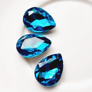 Blue crystal jewel, Pear shape fancy stone, Bright Blue color, Faceted drop shape cabochon, Fancy stone for gluing, 13x18 mm, Lot of 1 pcs