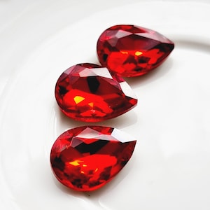 Red crystal jewel, Pear shape cabochon, Bright Red color, Faceted drop shape stone, Fancy stone for gluing, Size 13x18 mm, Lot of 1 pcs