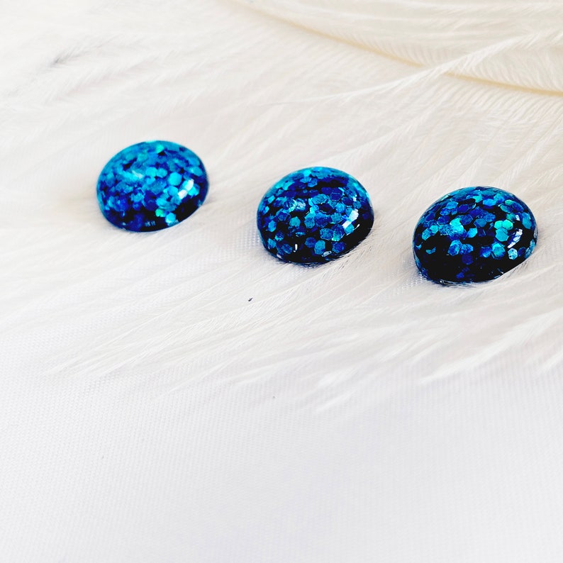 Cabochon en résine bleue, Pierres bleu vif à coller, Intérieur du cabochon bleu pailleté, Forme ronde, Taille 12 mm, Lot de 6 pcs pour la fabrication de bijoux image 7