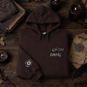 Övernaturlig broderad tröja med huva, inspirerad av Dean Sam Castiel, babybil-antiinnehavsgåva för fans