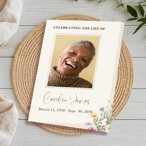Puede incluir: Un programa conmemorativo con el texto "CELEBRATING THE LIFE OF Cecilia Jones". El programa presenta una foto de una persona sonriente y detalles florales. También se incluyen las fechas 11 de marzo de 1950 - 30 de septiembre de 2030.