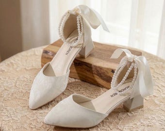 Zapatos de novia Mary Jane de jacquard color marfil, zapatos de novia con doble tira de perlas, tacones de bloque de punta afilada estilo francés para damas de honor