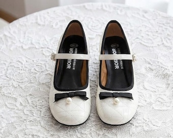 Quilted Mary Jane Heels with Pearl Bow, Elegant Cream Block Heel Shoes, Vintage Style Wedding Party Footwear, Classic Round Toe Pumps